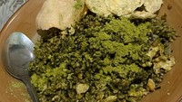 Kreasi nasi goreng matcha buatan @kualionlineofficial, sedang viral di X. Disebut pakan ternak saking anehnya. Foto: X/Instagram