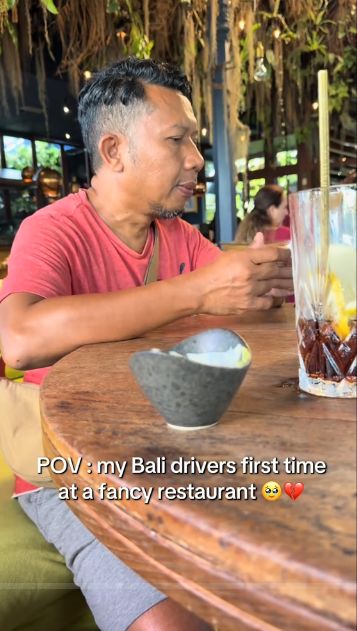 Bikin Haru! Turis Ini Ajak Supir Makan di Resto Mewah di Bali