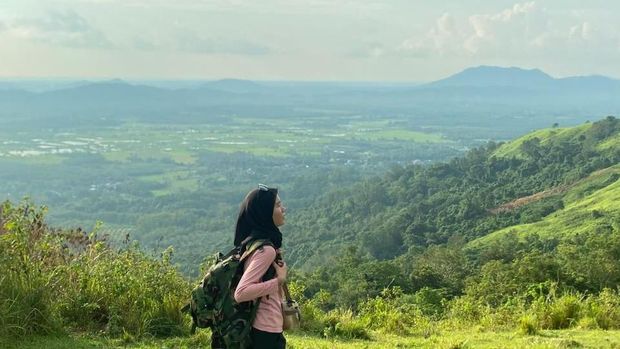 Bukit Sapu Angin di Kabupaten Tanah Laut.