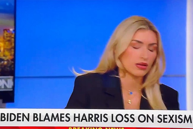 Saat itu, Kinsey tengah menjadi bintang tamu dalam siaran langsung ketika secara tiba-tiba tubuhnya melemah. Diia kemudian jatuh ke samping, menabrak lantai studio Fox News. Untungnya, ia tak mengalami luka serius. Foto: Foto: Fox News