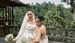 Cantiknya Taskya Namya Saat Makan Kue hingga Minum Kopi