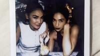 Taskya dan Luna Maya memang memiliki kedekatan. Saat Luna Maya berulah tahun, pemain film ini tidak lupa membagikan potret ketika sedang makan es krim bersama Luna. Foto: Instagram @taskyanamya