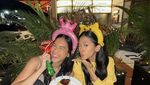 Cantiknya Taskya Namya Saat Makan Kue hingga Minum Kopi
