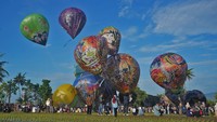 Ada sebanyak 15 balon tradisional yang diterbangkan dalam festival tersebut.  