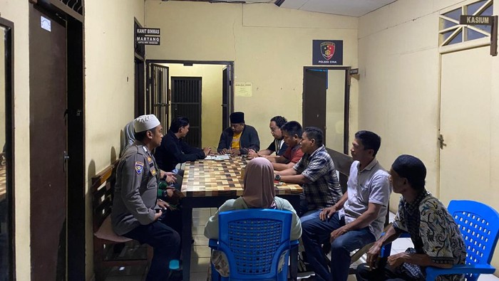 Heboh pernikahan diduga sesama jenis di Bone.