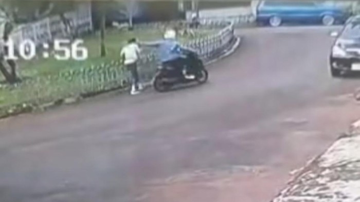 Detik-detik Ibu Desainer Didiet Maulana Dijambret hingga Jatuh Tersungkur