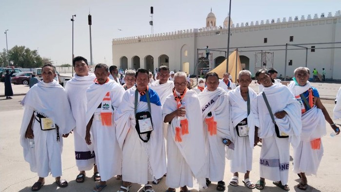 Jemaah haji embarkasi Palembang menuju Makkah.