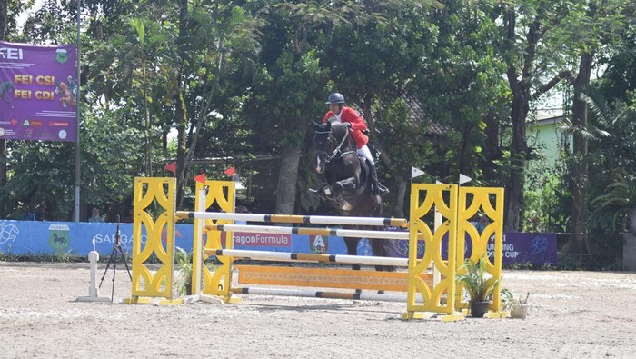 Atlet berkuda dari Top Line H Sport Arthayasa, Jendry Palandeng, merajai Arthayasa Open 2025 kelas 140 cm Sarga FEI CS-I 1* W Sea League Qualifier 1