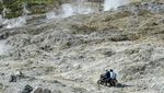 Kang Ojek Kejar Cuan di Gunung Papandayan, Segini Tarifnya