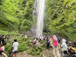 Healing di Kaki Gunung Gede, Curug Cibeureum Jadi Pilihan Favorit