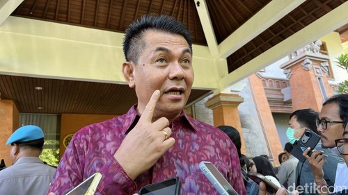 Ketua DPRD Bali Dewa Made Mahayadnya alias Dewa Jack saat ditemui di rumah jabatan Gubernur Bali, Senin (15/5/2025).