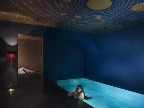 Kolam renang indoor