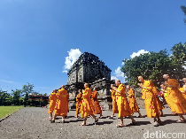 Pesan buat Traveler yang Saksikan Kirab Waisak dari Candi Mendut ke Candi Borobudur