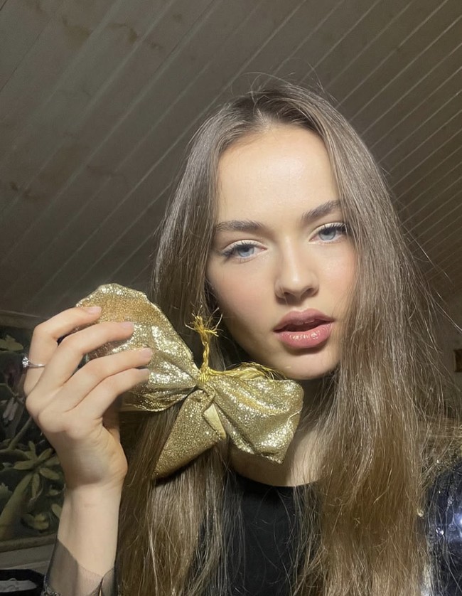 Ia masih menjalani karier di dunia modeling, tetapi fokus utamanya telah bergeser ke dunia akting.  Foto: dok. Instagram @kristinapimenova