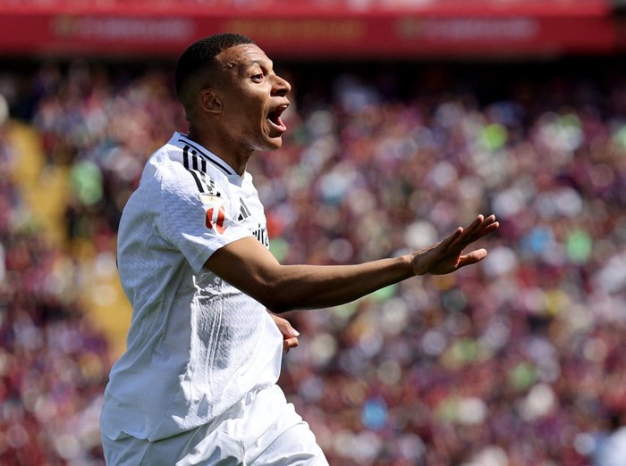 Soccer Football - LaLiga - FC Barcelona v Real Madrid - Estadi Olimpic Lluis Companys, Barcelona, Spain - May 11, 2025 Real Madrids Kylian Mbappe celebrates scoring a goal REUTERS/Nacho Doce