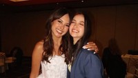 Megan Domani foto bersama Aurelie Moeremans, yang dinikahi oleh Tyler Bigenho. (Foto: dok Instagram)