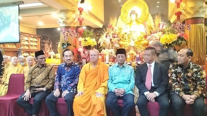 Menang Nasaruddin Umar hadiri perayaan Waisak di Wihara Ekayana