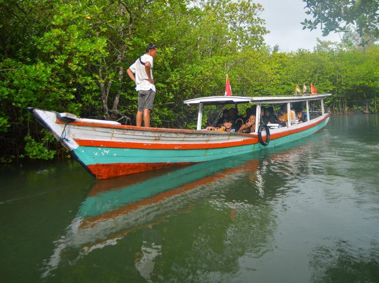 Menikmati Wisata Bahari Kawasan Mandeh Sumbar