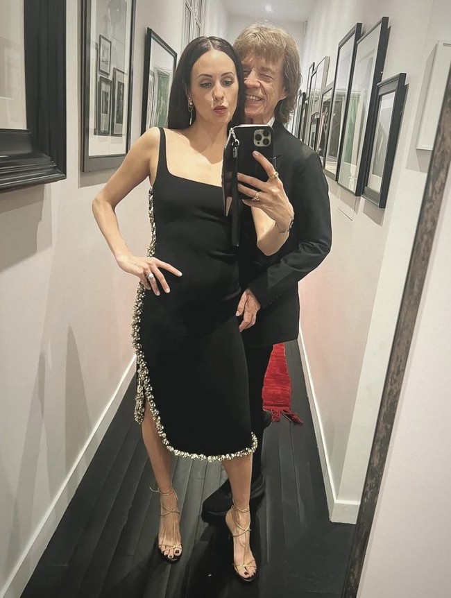 Dalam wawancara sebelumnya di 2024, Hamrick pernah mengatakan bahwa dia tidak mempedulikan omongan miring terkait hubungannya dengan pria yang lebih cocok jadi ayahnya itu.  Foto: dok. Instagram @melhamrick