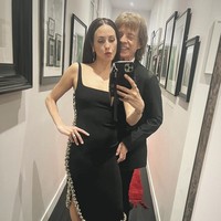 Dalam wawancara sebelumnya di 2024, Hamrick pernah mengatakan bahwa dia tidak mempedulikan omongan miring terkait hubungannya dengan pria yang lebih cocok jadi ayahnya itu.  Foto: dok. Instagram @melhamrick