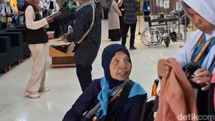 Muayatur Rohmah, seorang penjahit disabilitas mampu mewujudkan impiannya pergi haji