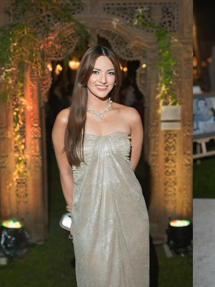 Nia Ramadhani di pernikahan Luna Maya dan Maxime Bouttier.