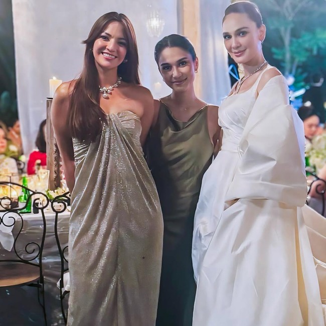 Rambut panjangnya dibiarkan tergerai dan hanya dicatok lurus. Foto: Instagram/@ramadhaniabakrie