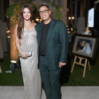 Nia Ramadhani jadi salah satu tamu artis yang menghadiri resepsi pernikahan Luna Maya dam Maxime Bouttier. Dia datang bersama sang suami Ardi Bakrie. Foto: Instagram/@ramadhaniabakrie