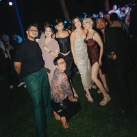 Sosok Nia Ramadhani menuai pujian dari banyak netizen. Tak sedikit yang memuji dirinya sanga cantik. “Ga ada lawan cantik banget,” puji salah satu pengguna Instagram. Foto: Instagram/@ramadhaniabakrie