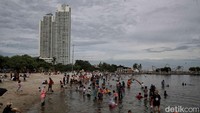 Meski ramai, para pengunjung tampak antusias menikmati libur Waisak dengan tetap menjaga kebersihan dan ketertiban. Pihak pengelola pun mengimbau agar wisatawan tetap mematuhi aturan yang berlaku demi kenyamanan bersama.