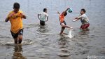 Pantai Ancol Diserbu Pengunjung Saat Libur Waisak