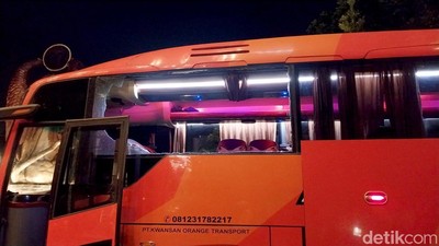 Penampakan Bus Persik Usai Dilempari Suporter di Kanjuruhan Malang