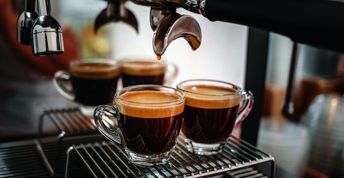 Perbedaan double espresso dan ristretto Perbedaan Double Espresso dan Ristretto, Mana Lebih Kuat Rasanya?