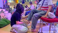 Ketua Vesak Festival 2025 Herman Pranata mengatakan membasuh kaki orang tua melambangkan penghormatan dari anak. Karena orang tua telah berjasa untuk para anak.