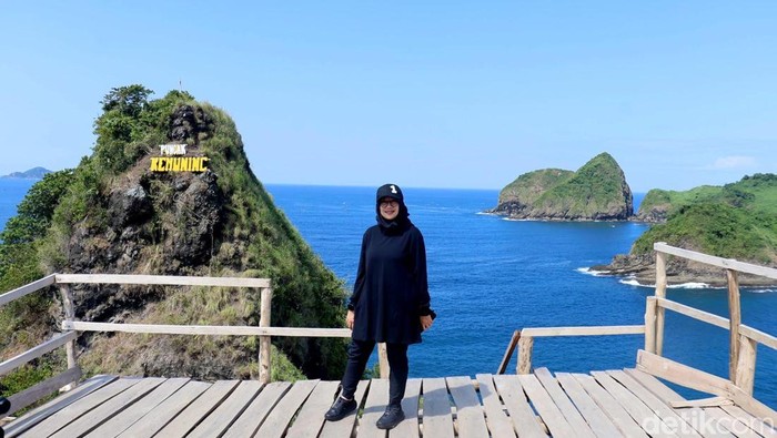 Potret Bupati Banyuwangi Ipuk Promosikan Pesona Pulau Mbedil Potret Bupati Banyuwangi Ipuk Promosikan Pesona Pulau Mbedil