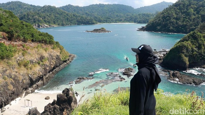 Potret Bupati Banyuwangi Ipuk Promosikan Pesona Pulau Mbedil