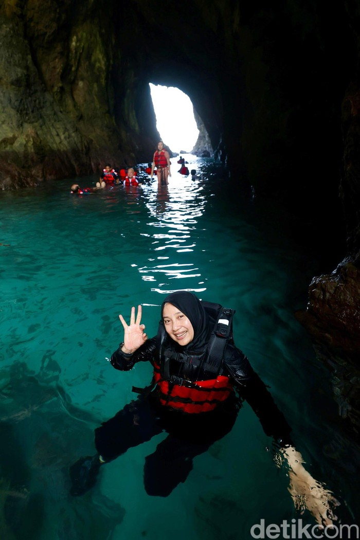 Potret Bupati Banyuwangi Ipuk Promosikan Pesona Pulau Mbedil Potret Bupati Banyuwangi Ipuk Promosikan Pesona Pulau Mbedil