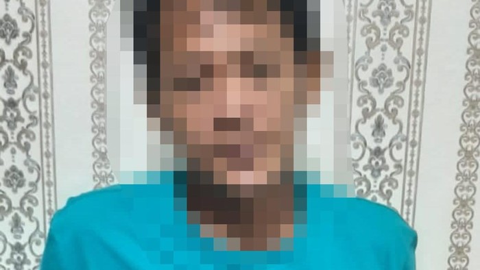 Seorang pria berinisial WKC (35) ditangkap polisi di kawasan Mangga Dua Selatan, Jakarta Pusat. WKC diamankan usai melakukan perusakan dan ancaman terhadap warga menggunakan senjata tajam.