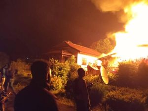 13 Rumah Warga-Dinas Pemda Puncak Jaya Diduga Dibakar OTK, Polisi Selidiki