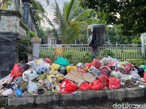 Petugas Kebersihan Ikut Tes PPPK, Sampah di Karangasem Menumpuk