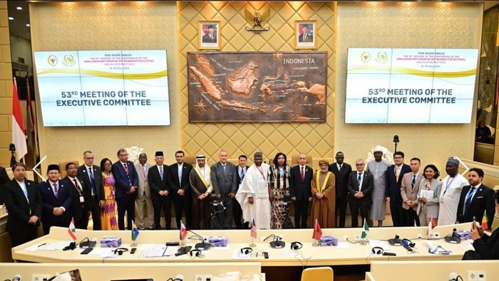Konferensi Parliamentary Union of the OIC Member States (PUIC) ke-19 atau Persatuan Parlemen Negara Anggota Organisasi Kerjasama Islam (OKI) digelar di DPR. Agenda pertama konferensi Parlemen OKI adalah penentuan agenda dan penegasan tema maupun substansi yang akan dibahas dalam forum parlemen OKI.