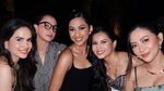 5 Momen Steffi Zamora Kondangan ke Luna Maya, Ada Dirangkul Nino Fernandez