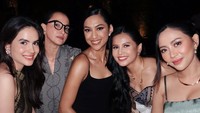 Kebersamaan Steffi Zamora dengan Rachel Vennya, Karina Suwandi, Yunita Siregar dan teman selebritas lainnya. Foto: instagram Steffi Zamora