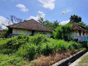 Melihat Rumah Dinas Stasiun Sedayu, Cagar Budaya yang Tampak Memprihatinkan