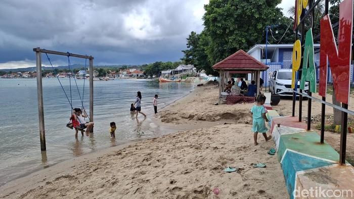 Suasana Pantai Matahari Sumenep