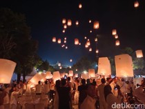 Cantik! Langit Candi Borobudur Dihiasi Ribuan Lampion Malam Ini