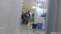 Sejak Senin siang tadi, mayarakat yang merupakan keluarga dan kerabat para korban berjubel di kamar jenazah RSUD Pameungpeuk.