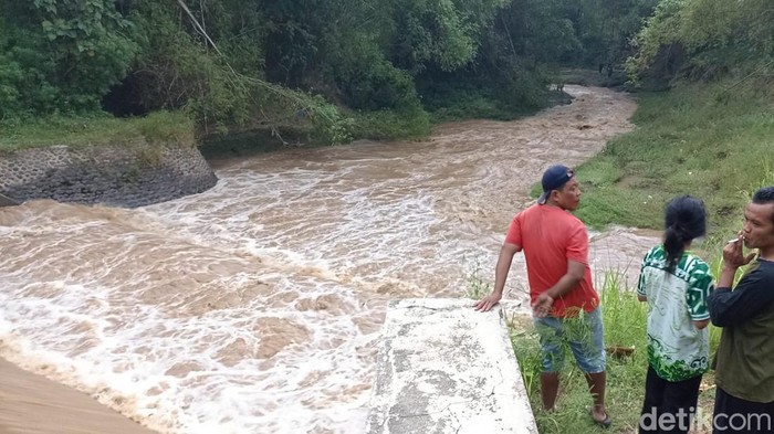 Sungai yang membuat 1 anak di Ngawi hilang