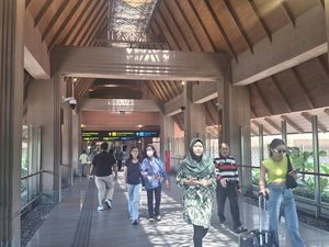 Turis Domestik Manfaatkan Libur Waisak untuk Berwisata ke Bali