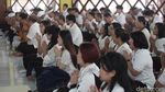 Umat Buddha Lakukan Puja Bakti Waisak di Wihara Arya Dwipa Arama